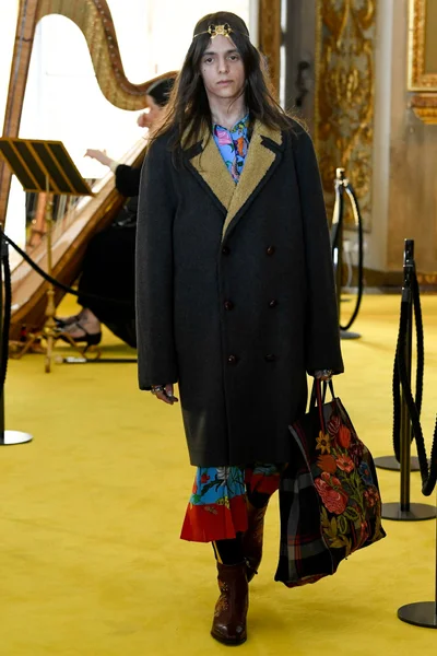 Look 93